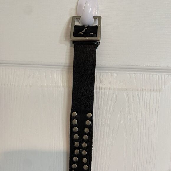 Levi’s Genuine Leather Studded Belt Size S30-32 Goth Rocker Biker *Flaw See Pics - Picture 1 of 9